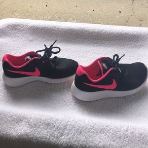 Girls Nike Shoes 1.5